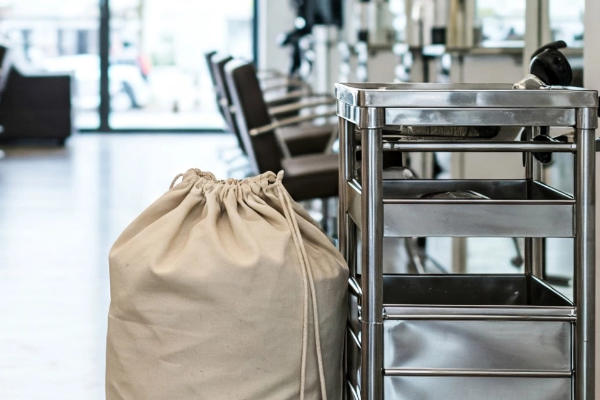 Commercial Delivery In A Salon 600X400